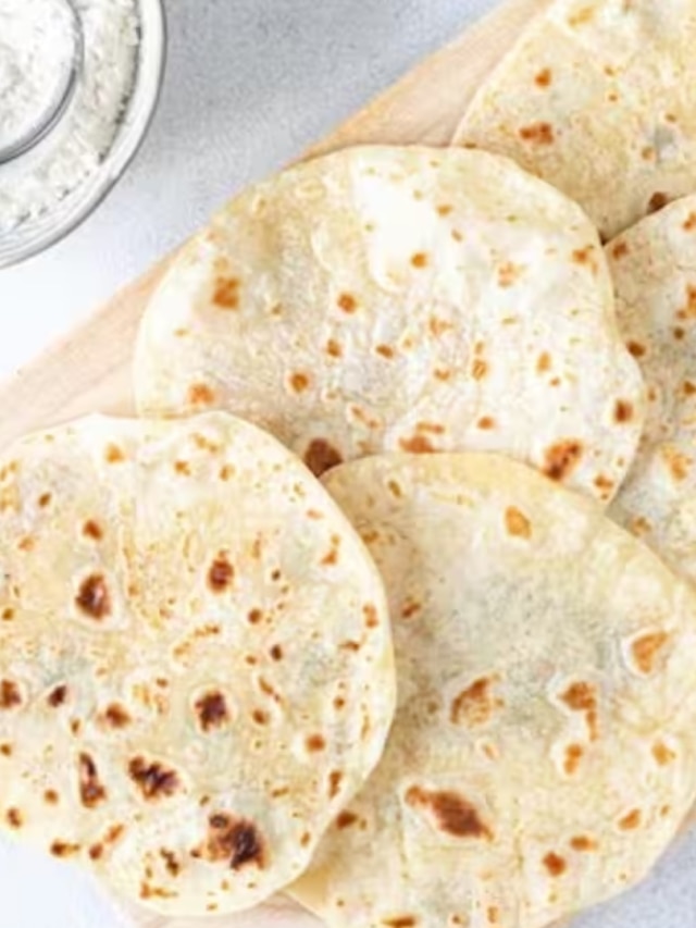 বাসি রুটি কাউকে খাওয়ালে কি আয় বাড়ে? জানুন শাস্ত্রের বিধান