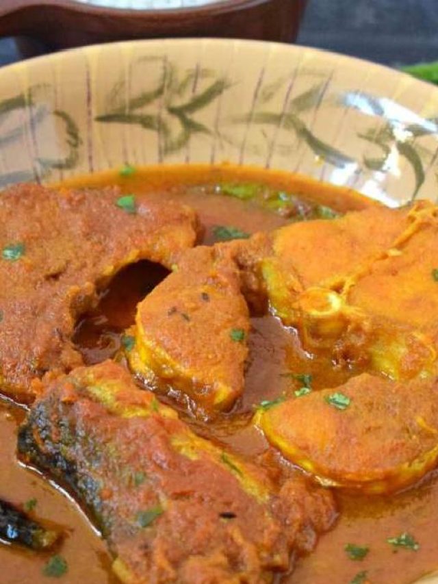 উৎসব শেষ, এবার ফিরুন বাড়ির খাবারে, বানিয়ে নিন পাতলা মাছের ঝোল