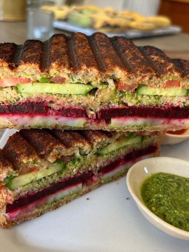 ব্রেকফাস্টে পেট ভরাবে এক পিশ 'বম্বে স্যান্ডউইচ', সহজ রেসিপি