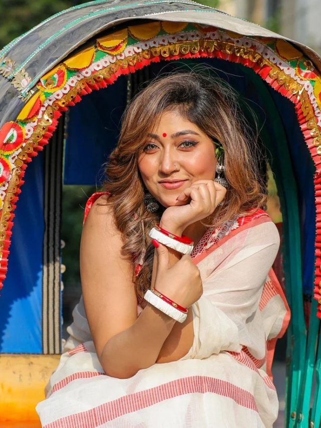 স্টাইলে-ফ্যাশনেও হিট সাদা শাঁখা, এভাবে পরুন