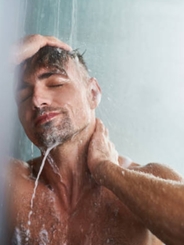 স্নানের পর এই ভুলগুলি করলেই বিপদ, অকালেই বুড়ো-বুড়ি হয়ে যাবেন