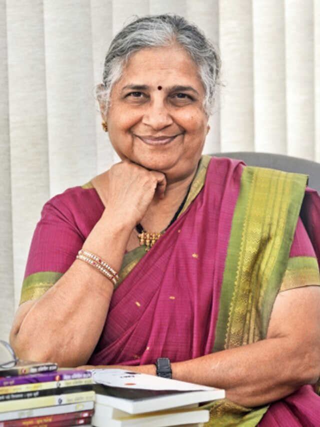 পরিবার ও কেরিয়ার দুটোই দৌড়াবে, মেয়েদের জন্য সুধা মূর্তির ৫ টিপস