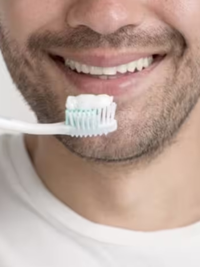 মুখে দুর্গন্ধ? হলুদ দাঁত? এই সাদা জিনিস দিয়ে মাজলেই ঝকঝকে দাঁত