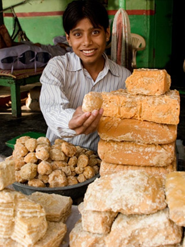 গুড় কেনার সময় আসল না নকল বুঝবেন যেভাবে, থাকল খাঁটি চেনার উপায়