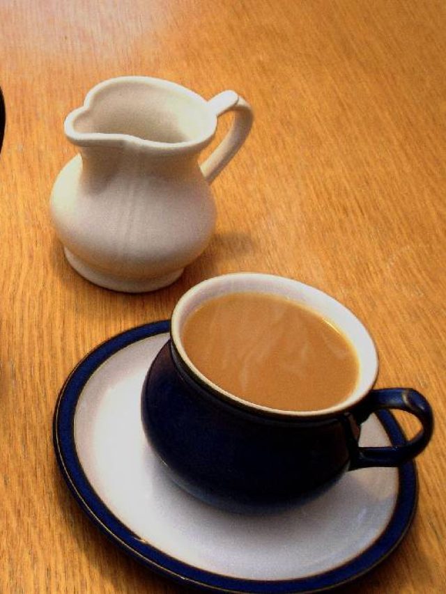 অনেক তো ফুটিয়ে খেলেন, এবার ভেজেই বানান এই দুধ চা, রেসিপি