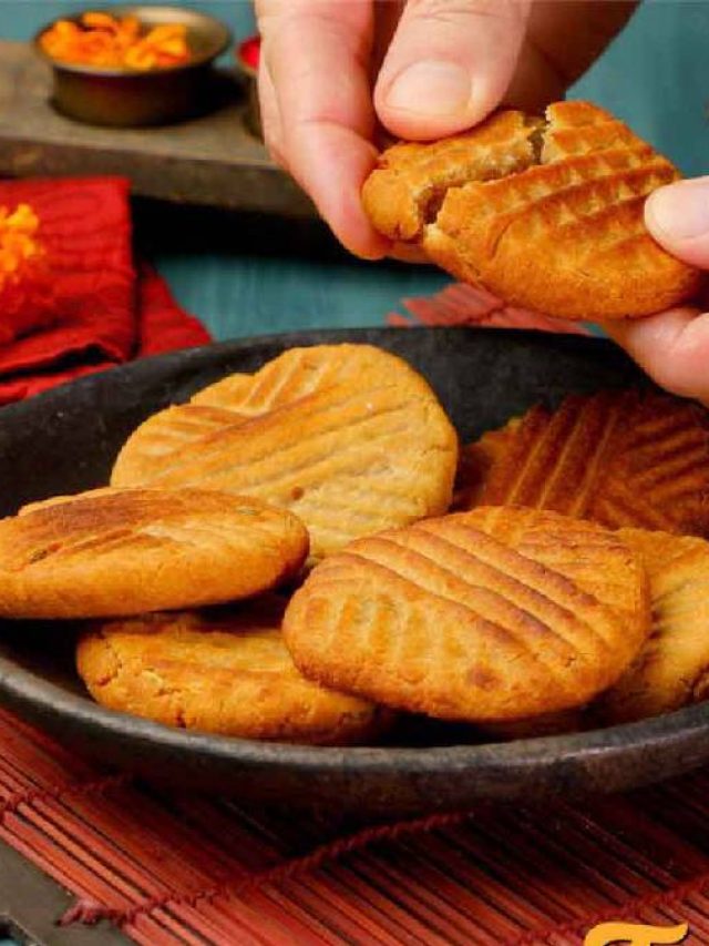 সামনেই ছটপুজো, অল্প উপকরণেই বানান মুচমুচে ঠেকুয়া রইল রেসিপি