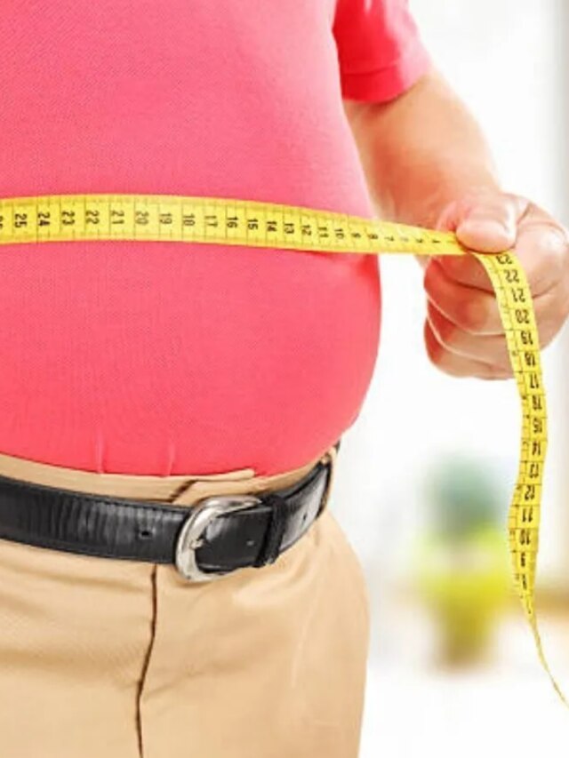 বসে বসেই করুন ৫ ব্যায়াম, ভুঁড়ির ফ্যাট গলবে মোমের মতো