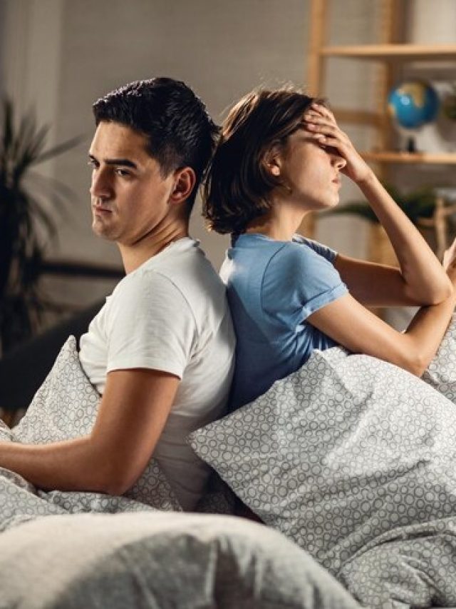 স্ত্রী পরকীয়ায় মেতে, এই ৬ লক্ষণেই বোঝা যায়