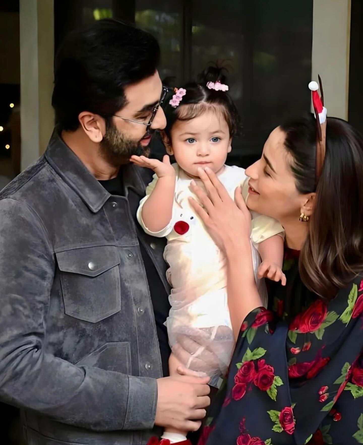 रणबीर-आलिया ने पहली बार दिखाया 'राहा' का चेहरा, जानें नाम का धार्मिक महत्व - Ranbir kapoor alia bhatt reveals daughter raha face first know what her name means and numerological significance tviss