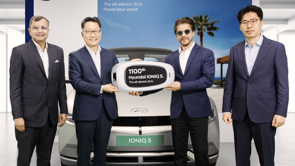 631Km की रेंज... जबरदस्त फीचर्स! शाहरुख को मिली पहली इलेक्ट्रिक SUV की डिलीवरी