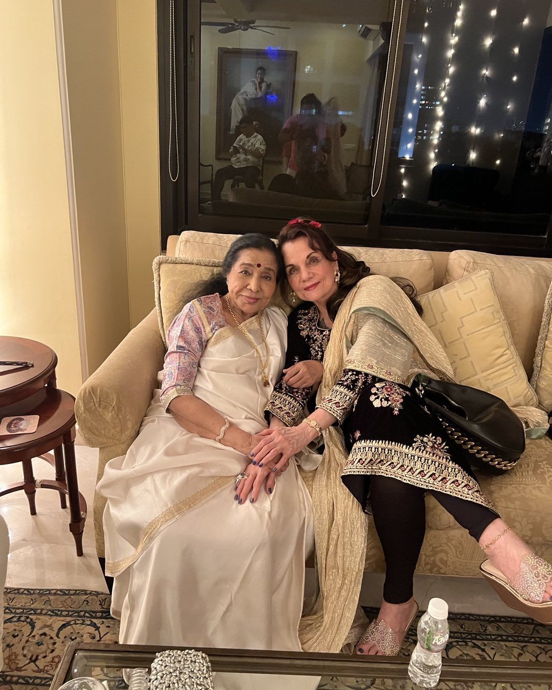 आशा भोसले और मुमताज का डांस वीडियो वायरल, फैंस बोले- Old Is Gold - 90 year old asha bhosle 76 year old mumtaz dance on koi sehri babu song video viral fans