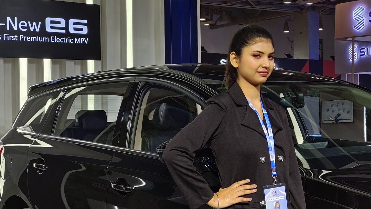 एक से दूसरी गाड़ी होगी चार्ज... 700Km की रेंज! तहलका मचा देंगी ये इलेक्ट्रिक कारें