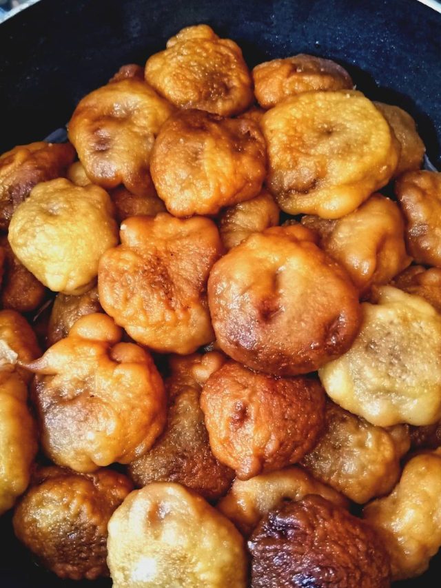 এভাবে বানান রসে ভরা 'গোকুল পিঠে', রইল সহজ পদ্ধতি