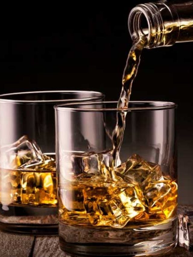 মাঝে মধ্যে চুমুক দিতে দিতেই মদ্যপ হয়ে যাচ্ছেন না তো? যে লক্ষণগুলিতে সাবধান!