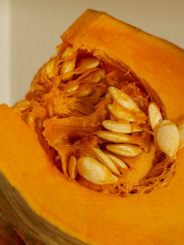 চুল পড়া বন্ধ কর দেয় মিষ্টিকুমড়োর বীজের তেল, এভাবে বানান