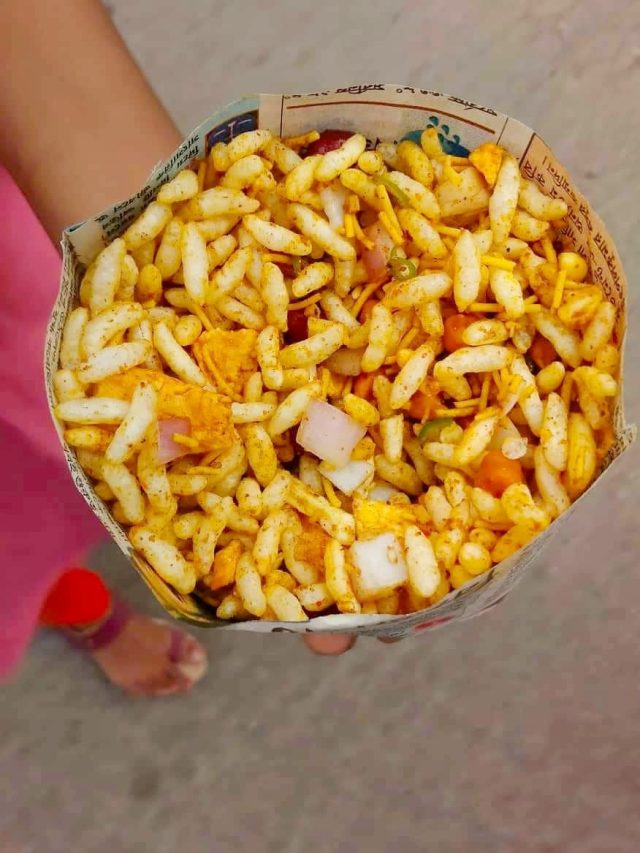 বাড়িতেই বানান ট্রেনের মতো ঝালমুড়ি, চায়ের সঙ্গে জমে যাবে