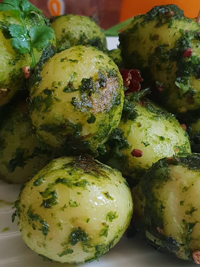 ধনেপাতা-নতুন আলুর 'হরিয়ালি দম', জিভে নামবে জলপ্রপাত