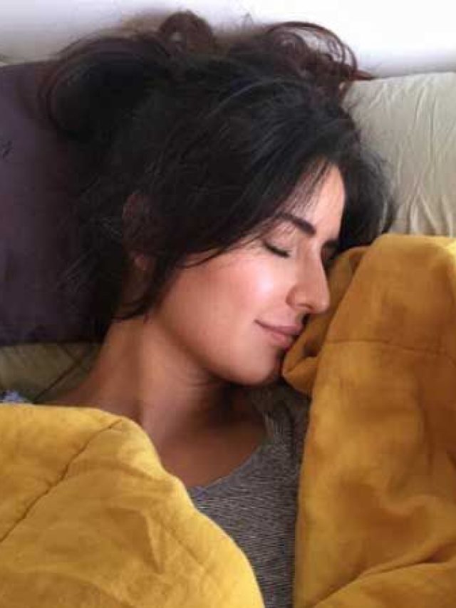 চিত না কাত হয়ে ঘুম, শরীরের জন্য কোনটা বেশি ভালো?