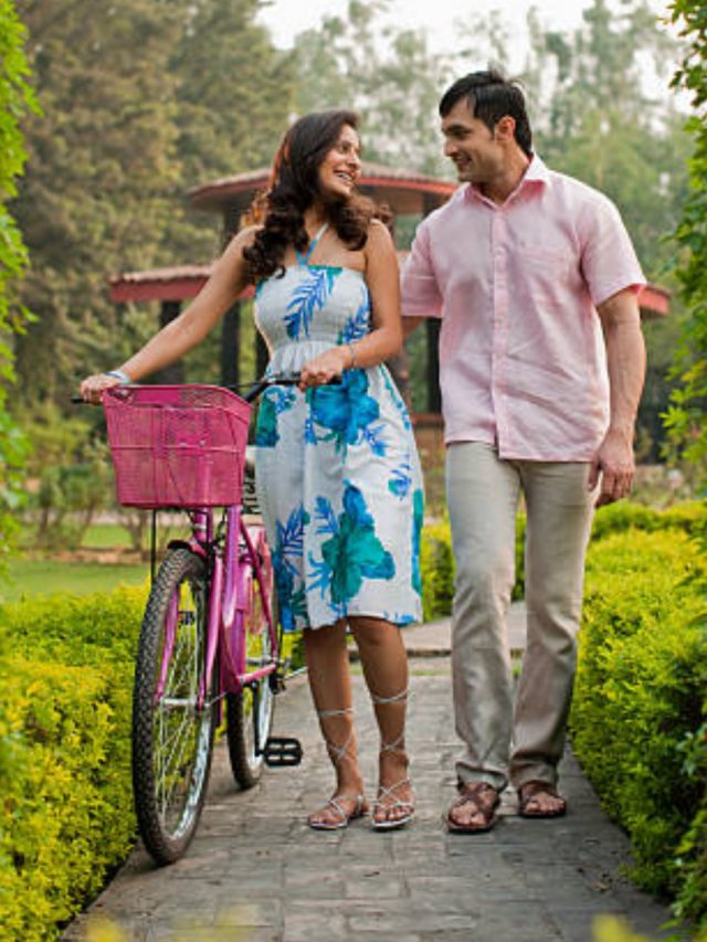 আপনি কি কারও প্রেমে পড়েছেন? এই ৫ লক্ষণেই বুঝবেন