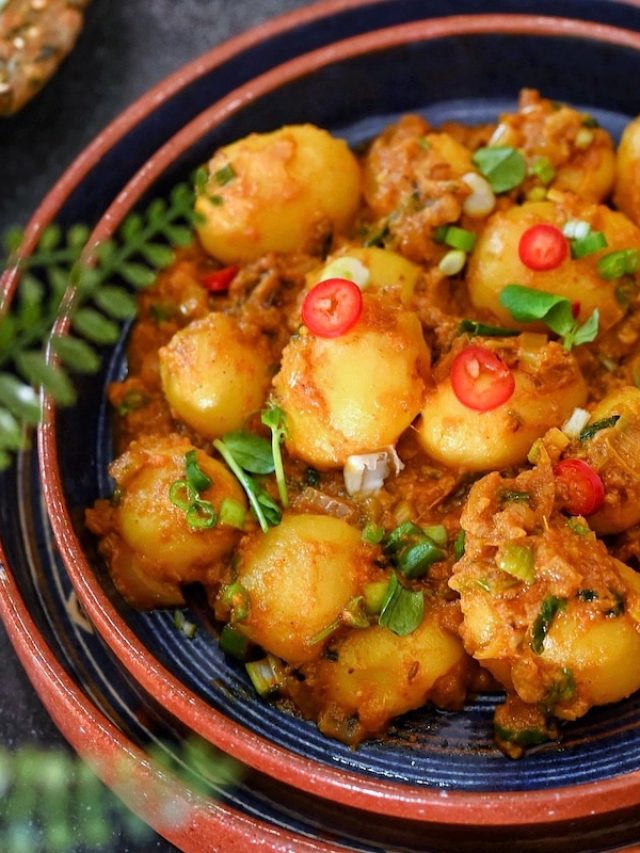 এভাবে নিরামিষ আলু দমের স্বাদ হবে হেব্বি! বানানোর কায়দা জেনে নিন