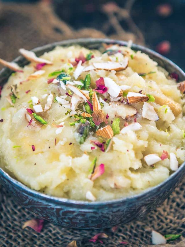 গাজরের হালুয়া তো অনেক খেয়েছেন, এবার বানিয়ে ফেলুন আলুর হালুয়া