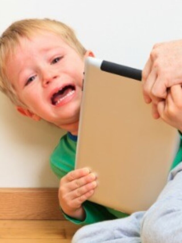 সন্তান জেদি-একগুঁয়ে হয়ে উঠছে? এই ৭ টিপসে করুন শান্তশিষ্ট