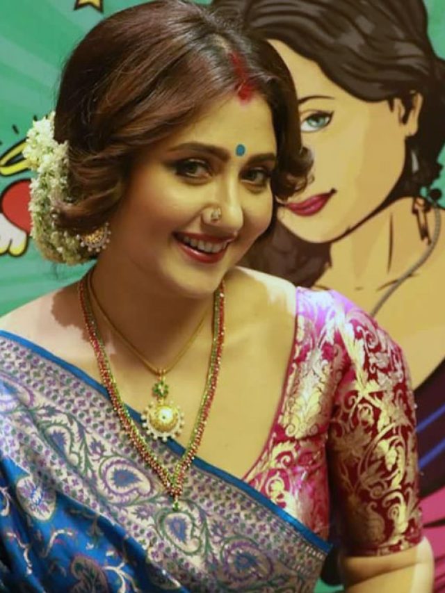 সম্পর্ক- বিয়ে নিয়ে চর্চিত ৪৩-র নায়িকা! অজানা স্বস্তিকা...