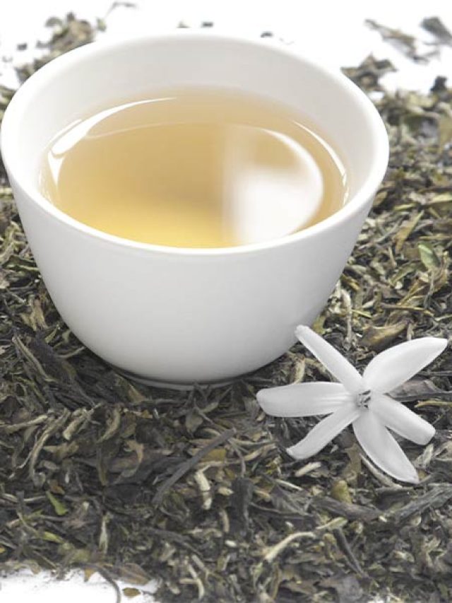 দুধ-ব্ল্যাক-গ্রিন টি ছাড়ুন, সকালে খান 'সাদা চা', তারপর কেরামতি দেখুন