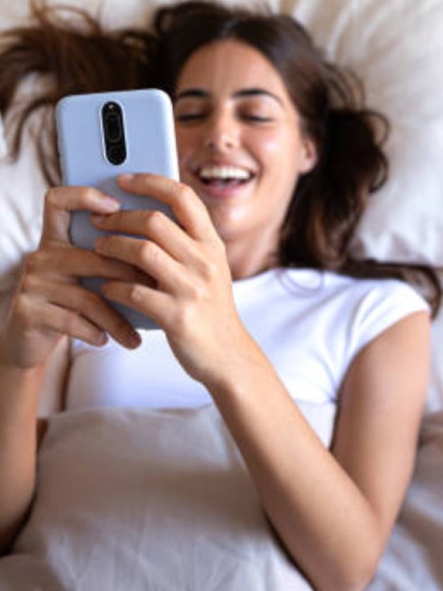 সকালে উঠেই কেন দেখতে নেই মোবাইল ফোন?