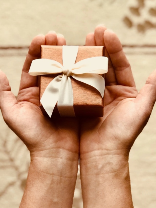 মনের মানুষকে এই ৭ উপহার দেবেন না, ব্রেক আপ হয়ে যাবে