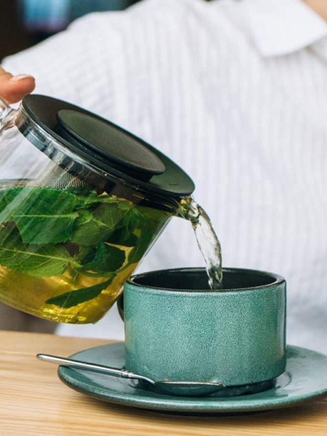 তরতরিয়ে ওজন কমাতে কাপের পর কাপ গ্রিন টি খান? উল্টে ঘটছে বিপদ