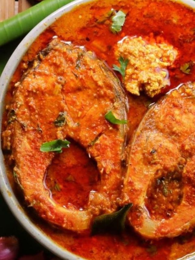 কাতলা মাছের লাল ঝোল রেসিপি: মাংস ফেল!