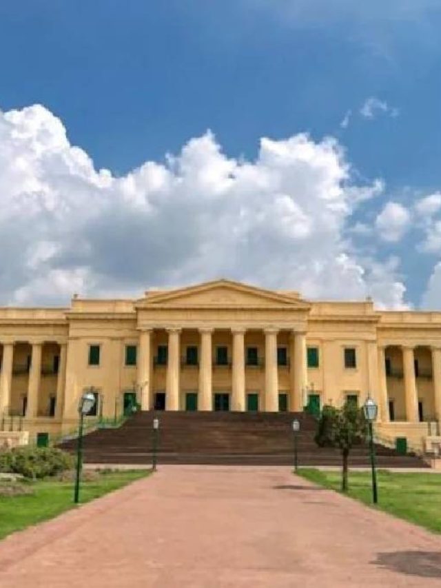 শীতে মাত্র ৩০০ টাকায় ঘুরে আসুন মুর্শিদাবাদ,  থাকা-খাওয়া সম্পূর্ণ ফ্রি