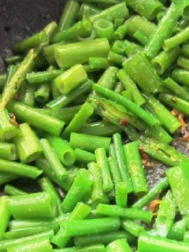 শীতে রোজ পেঁয়াজকলি খাচ্ছেন? কী হচ্ছে জানেন শরীরে?