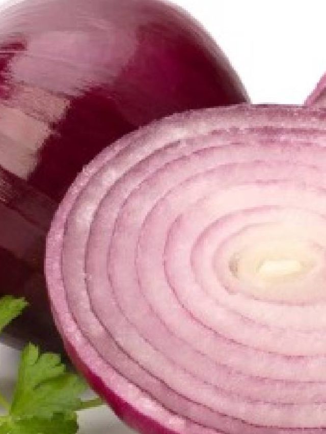 এ ভাবে পেঁয়াজ কাটলে চোখ দিয়ে জল পড়বে না
