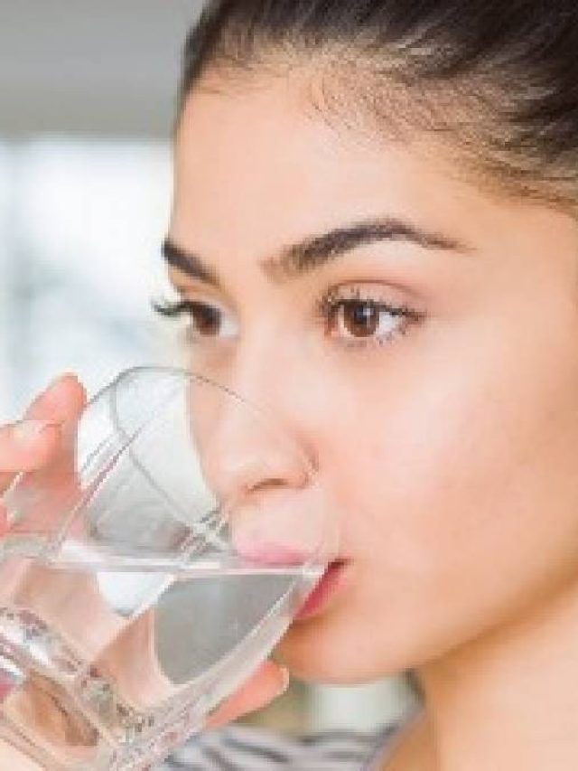 কখন জল খাওয়া উচিত নয়? জানুন