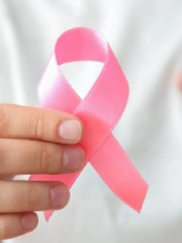 এই লক্ষণ দেখা দিলেই বুঝবেন  আপনার স্তন ক্যান্সার হয়েছে