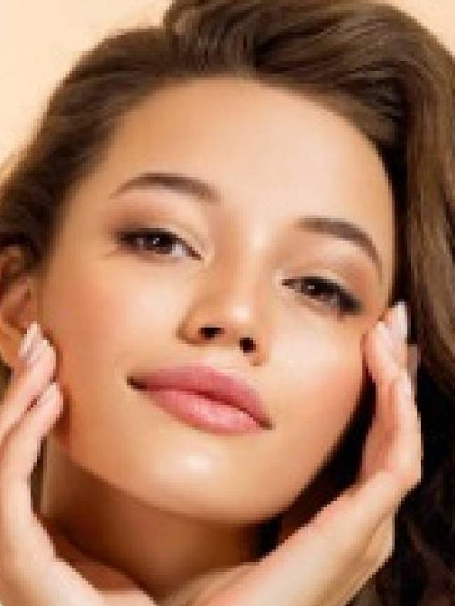 টমেটোর সঙ্গে এটা  মিশিয়ে ঘষলেই চকচক করবে মুখ