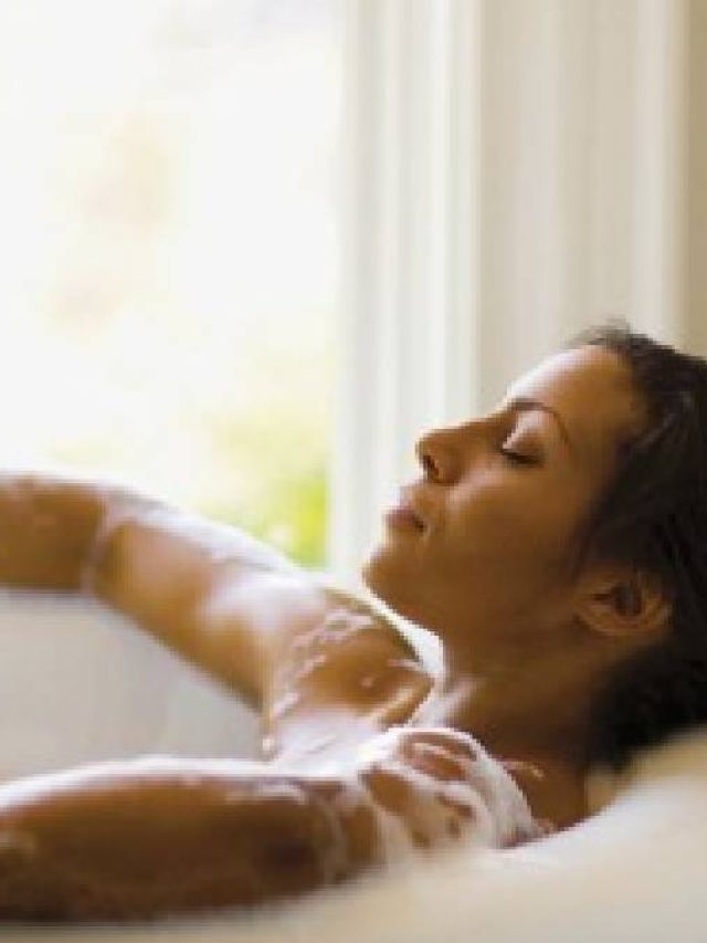 শীতে স্নানের আগে এই তেল মালিশ করলেই সারবে রোগ