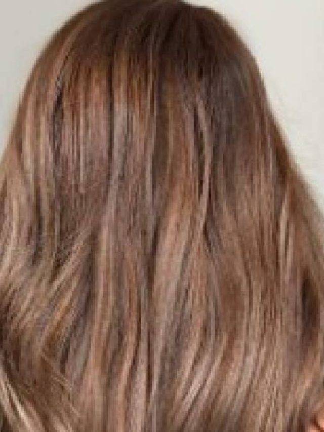 ঝলমলে চুল চান? শ্যাম্পু করার আগে এটা দিয়ে মালিশ করুন