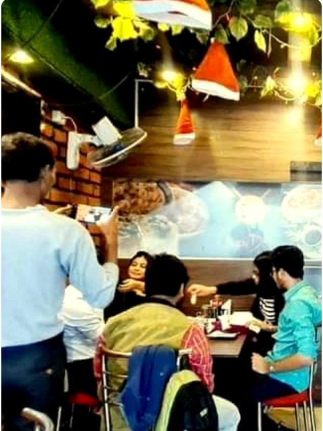 ৩০০ টাকায় ৭ লোভনীয় পদ, জিভে জল আনা ওভারডোজ!