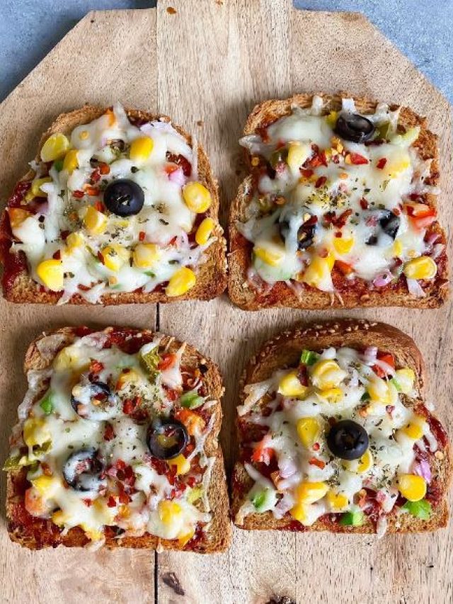 পাঁউরুটি দিয়ে ১০ মিনিটে পিজ্জা বানানোর পদ্ধতি