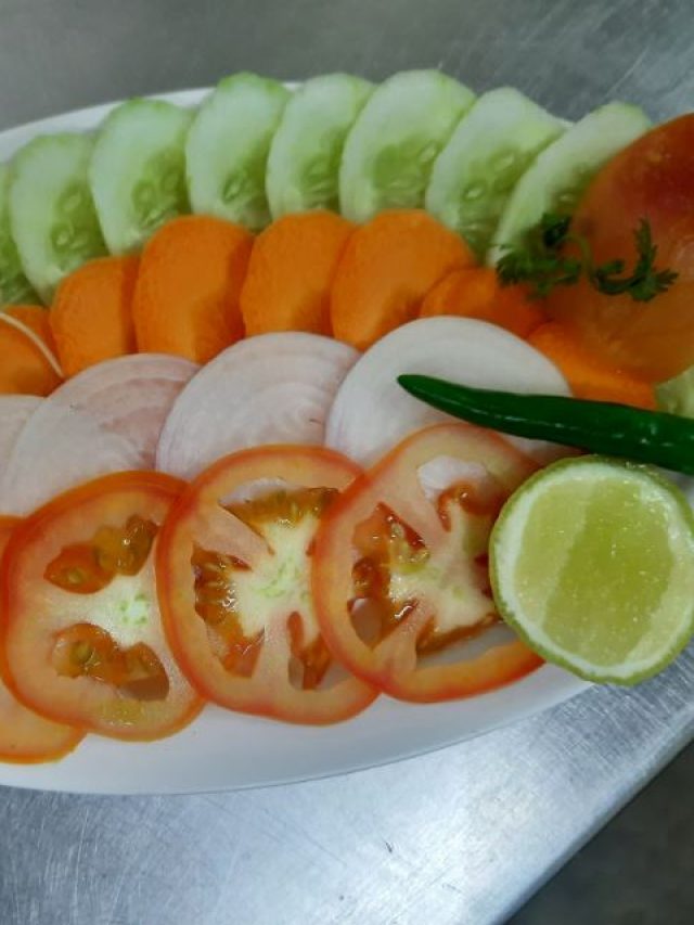 রাতে স্যালাড খেলে হজম হবে না? জেনে নিন সত্যিটা