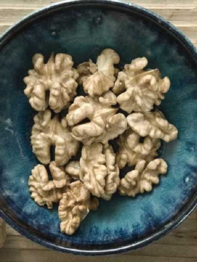 কাঁচা না ভিজিয়ে খেলে উপকার? জানুন গরমে আখরোট কীভাবে খাওয়া উচিত?