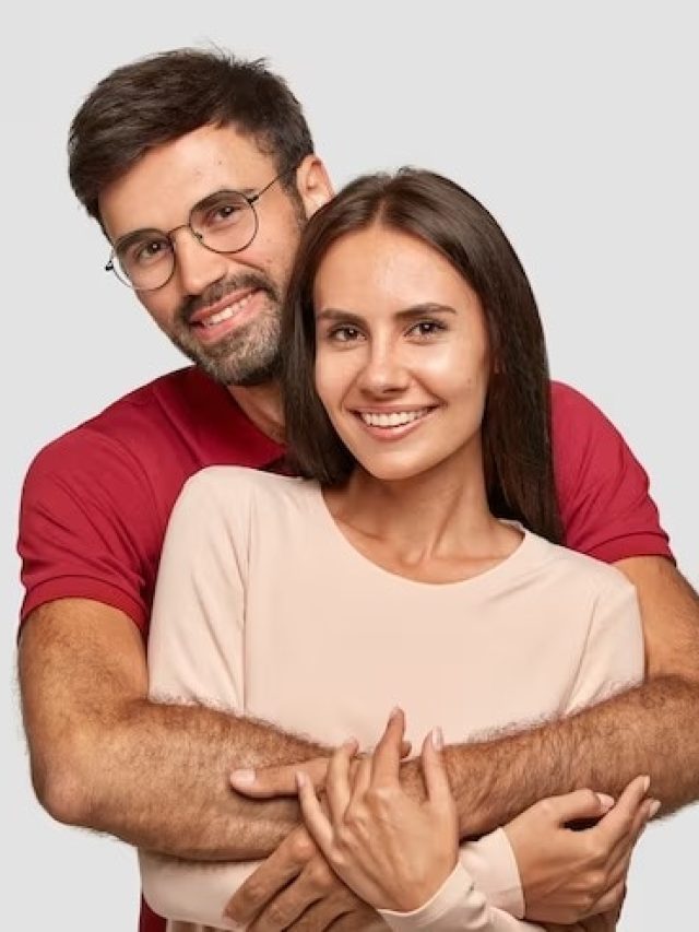 অফিসের কলিগ আপনাকে গোপনে ভালবাসে, এই লক্ষণেই বুঝে যান