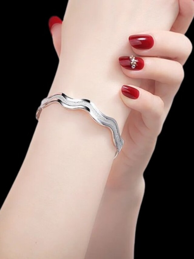 হাতে রুপোর চুড়ি পরার অবাক করা উপকারিতা, মেয়েরা জেনে নিন