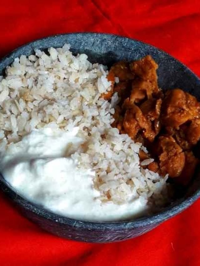 রোজ গুড় দিয়ে মেখে দই-চিঁড়ে খান, শীতে সুস্থ থাকবে শরীর