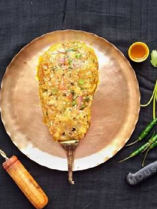 এভাবে বেগুন পোড়া খেয়েছেন কখনও? শীতের রাতে রুটি দিয়ে জমবে দারুণ