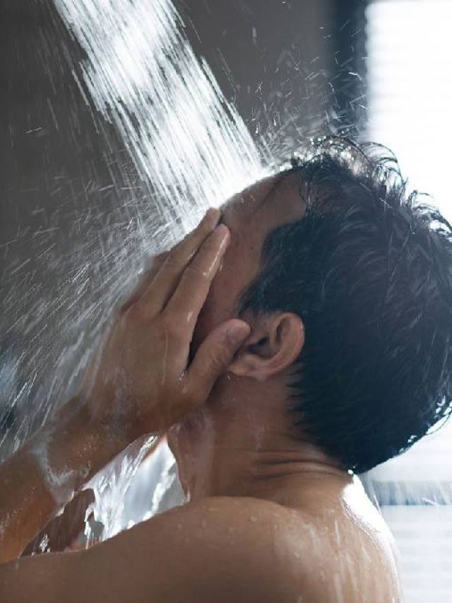 জলে হাত দিলেই কারেন্ট মারছে? স্নানও করছেন না, জানুন শীতে স্নান করার পারফেক্ট সময়