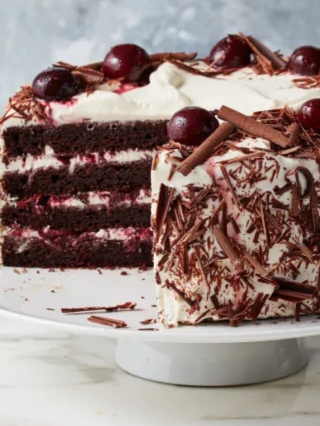 দুধ-ডিম ছাড়া বাড়িতে বানান ব্ল্যাক ফরেস্ট কেক, রইল শর্টকাট রেসিপি